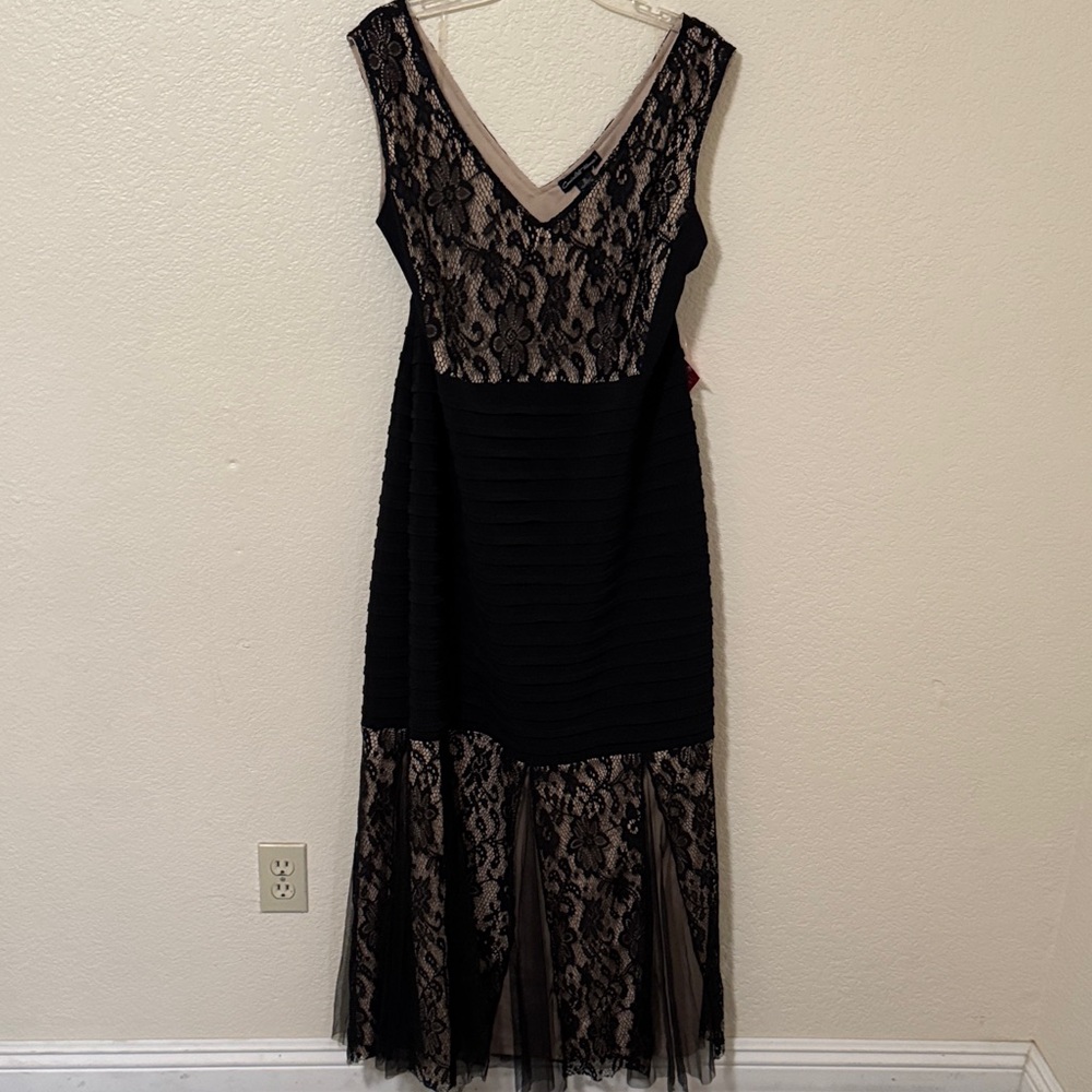 Candalite Women’s Lace Long Sleeveless Black Dress - Picture 3 of 10